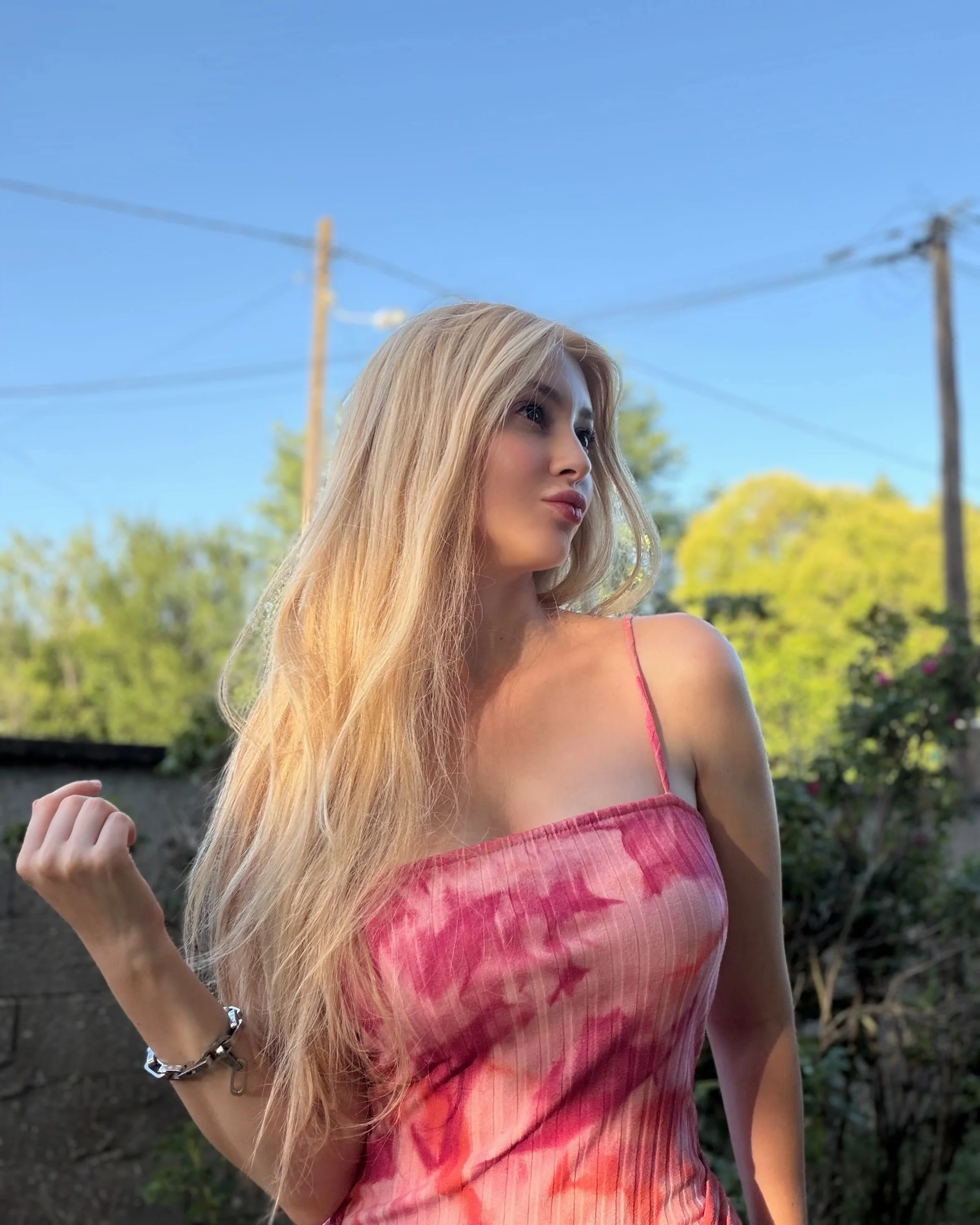 Fiona Allison souriante, muse française d'Instagram